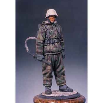 Figurine - Soldat allemand portant un lance-flammes - S5-F9